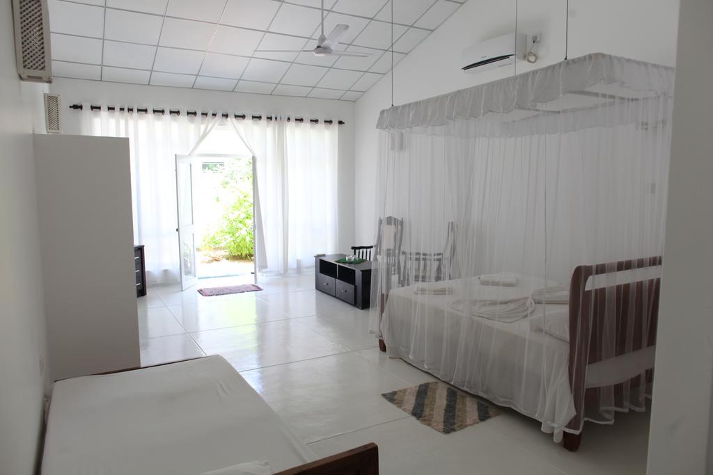 Chitra Ayurveda Hotel Bentota Værelse billede